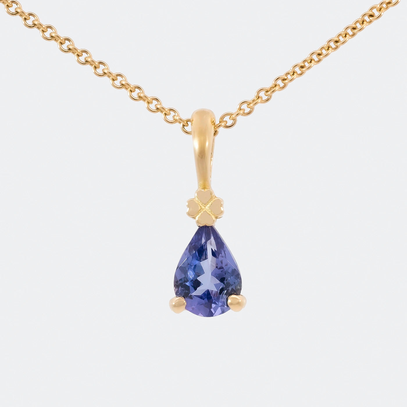Anhaenger Blossom an Kette blauer Tansanit Tropfen Gelbgold Frontansicht