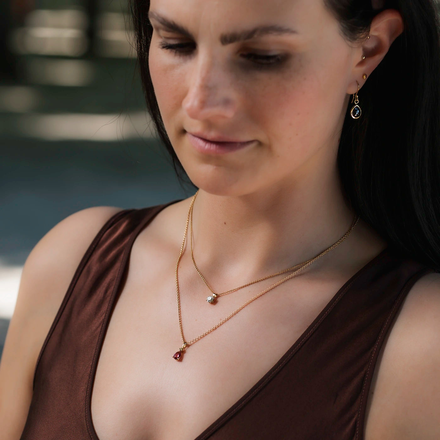 Anhaenger Blossom an Kette rosa Turmalin Tropfen Gelbgold an Modelhals