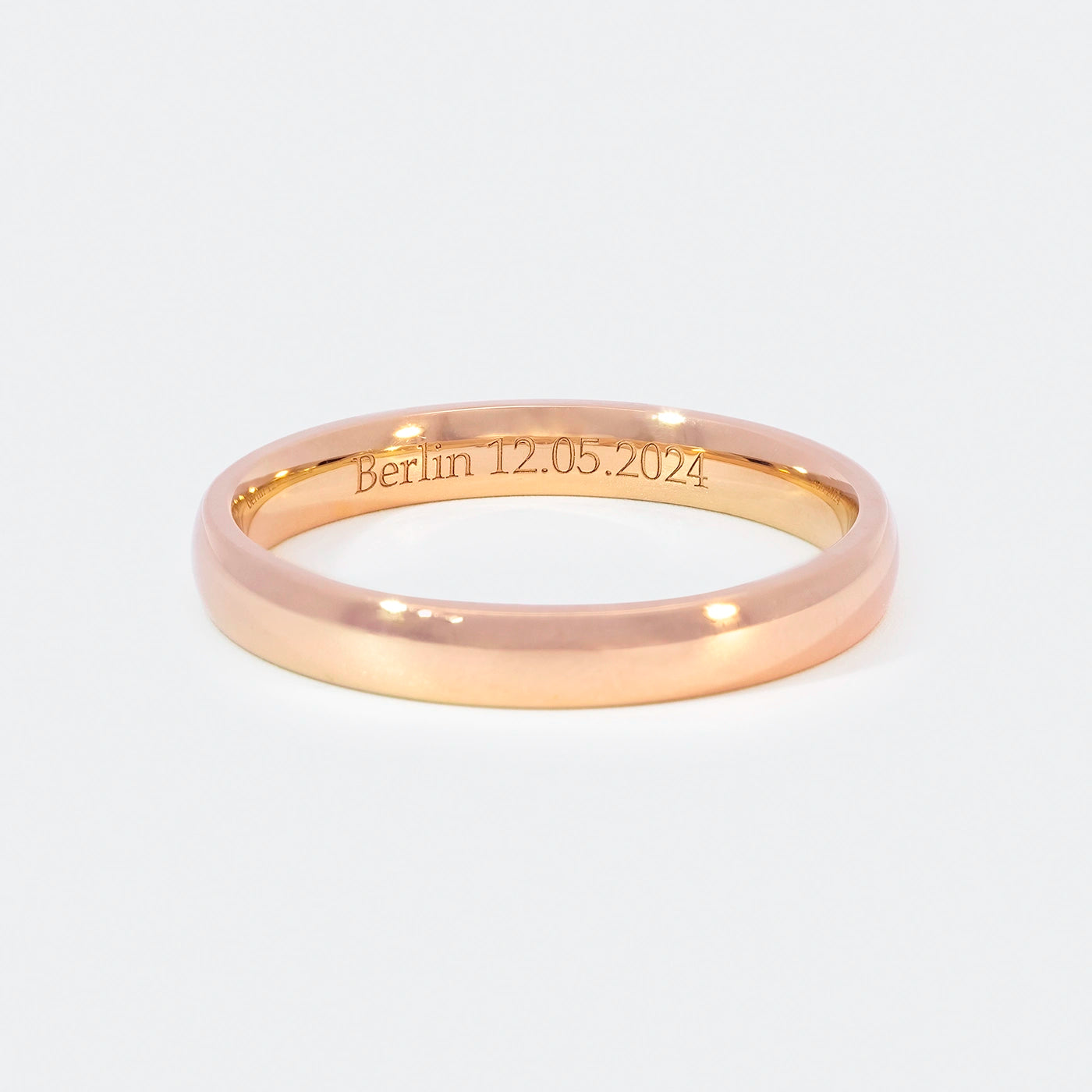 Ehering Classic S Line in Rosegold Rueckansicht mit Berlin und Datumsgravur