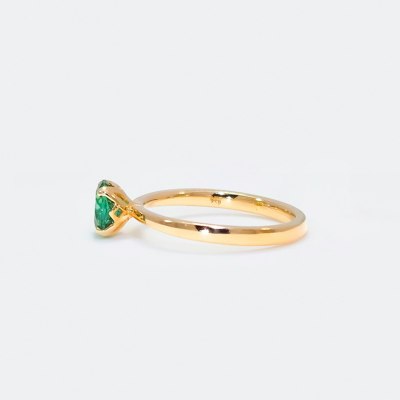 Ring Fleur Solitär Roségold in Front Ansicht mit grünem Turmalin 90Grad nach links gedreht