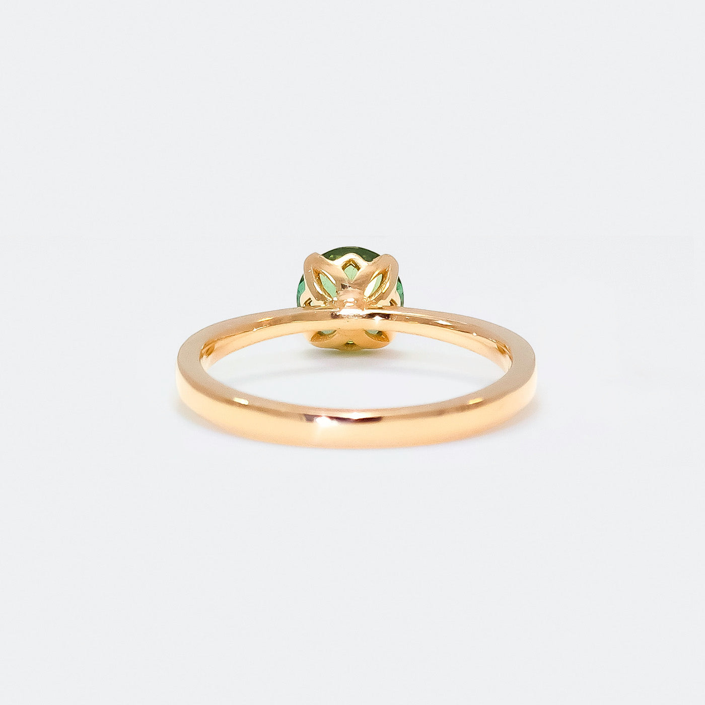 Ring Fleur Solitär Roségold in 180Grad gedrehter Ansicht mit grünem Turmalin