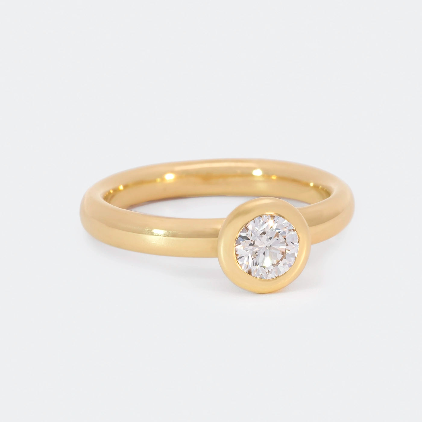 Ring 750er Gelbgold Balance Modell 0.4ct Brillant Frontansicht 25grad rechts gedreht