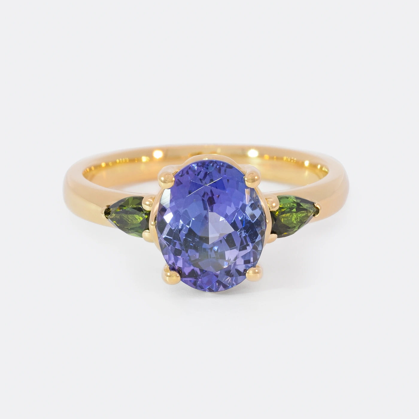 Ring Fleur Unikat blauer Tansanit und zwei gruene Turmaline Gelbgold im floralem Design Frontansicht