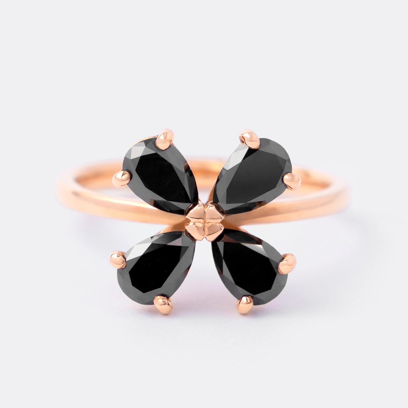 Ring Forever Blossom aus 750er Roségold mit vier schwarzen tropfenförmigen Diamanten 1,2 ct - Frontansicht