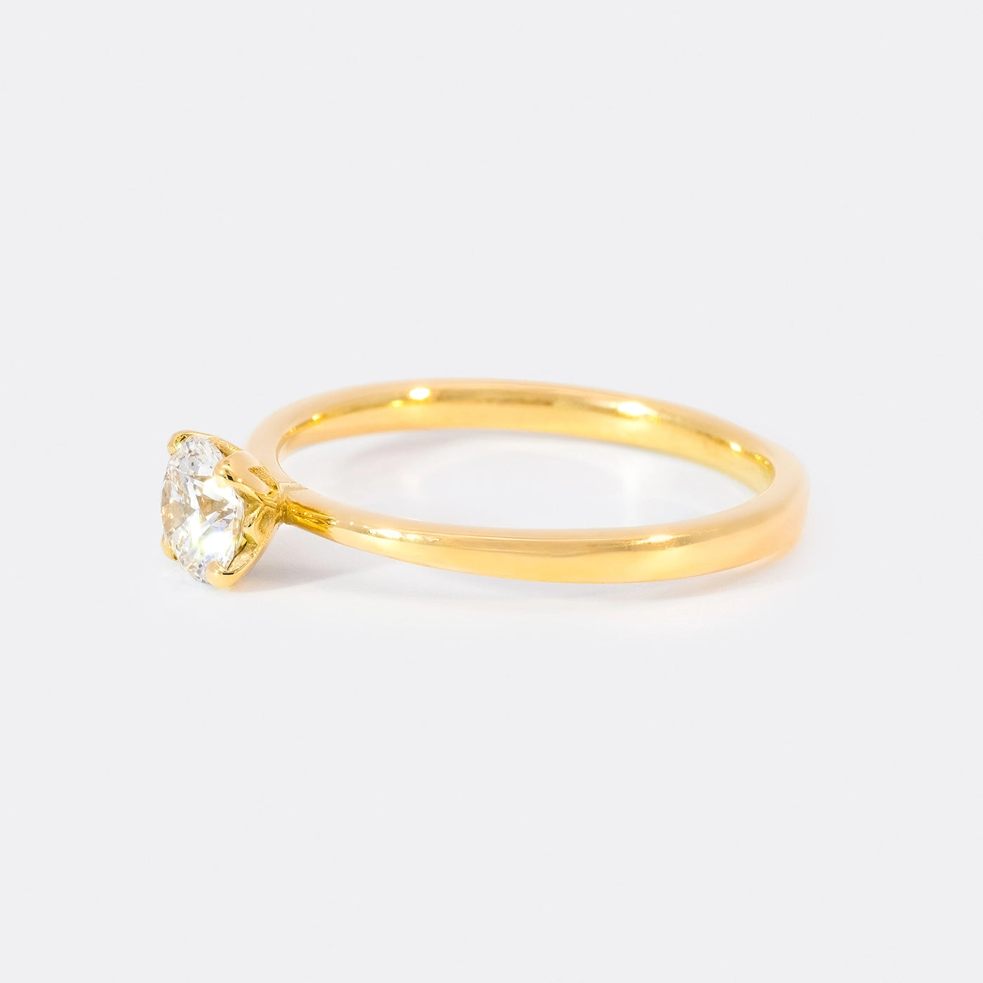 Ring Petite Fleur Solitär Gelbgold 0,50 ct Brillant Frontansicht 75Grad links gedreht