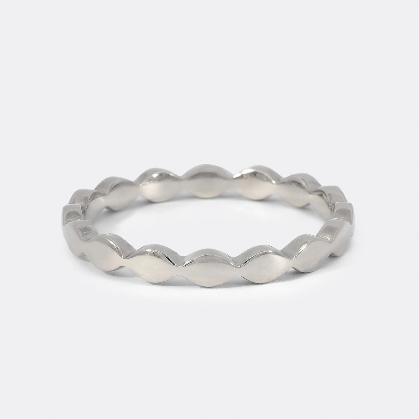 Ring Wave Platin die Ringschiene ist geschwungen wie Wellen Frontansicht