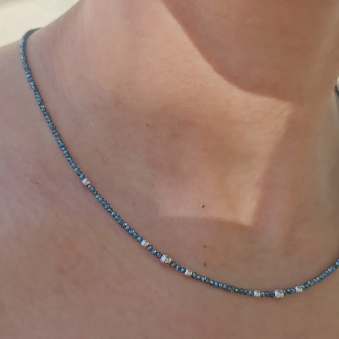 Blaue Diamantkette mit Weissgoldelementen