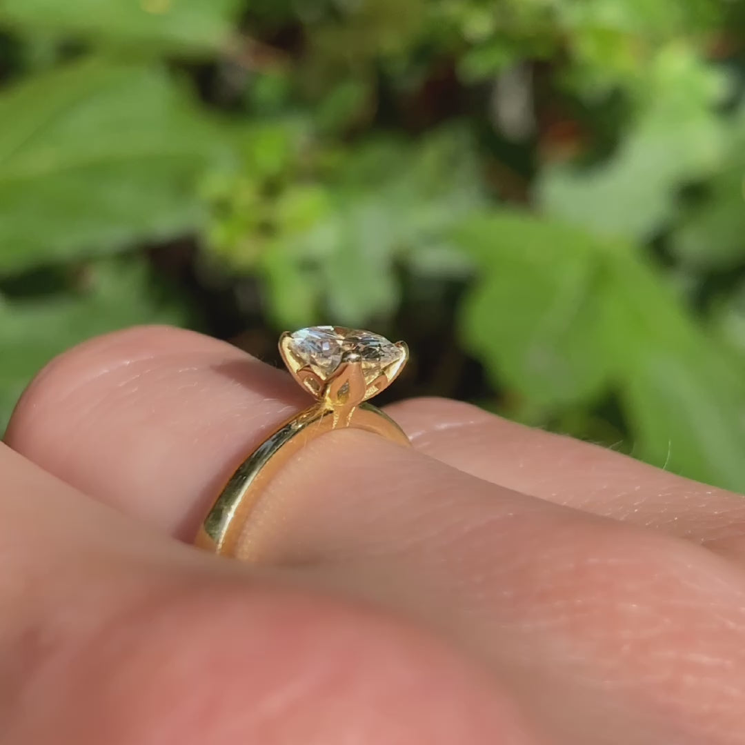 Video Gelbgold Ring Fleur Solitair 1.0ct Diamant close Up