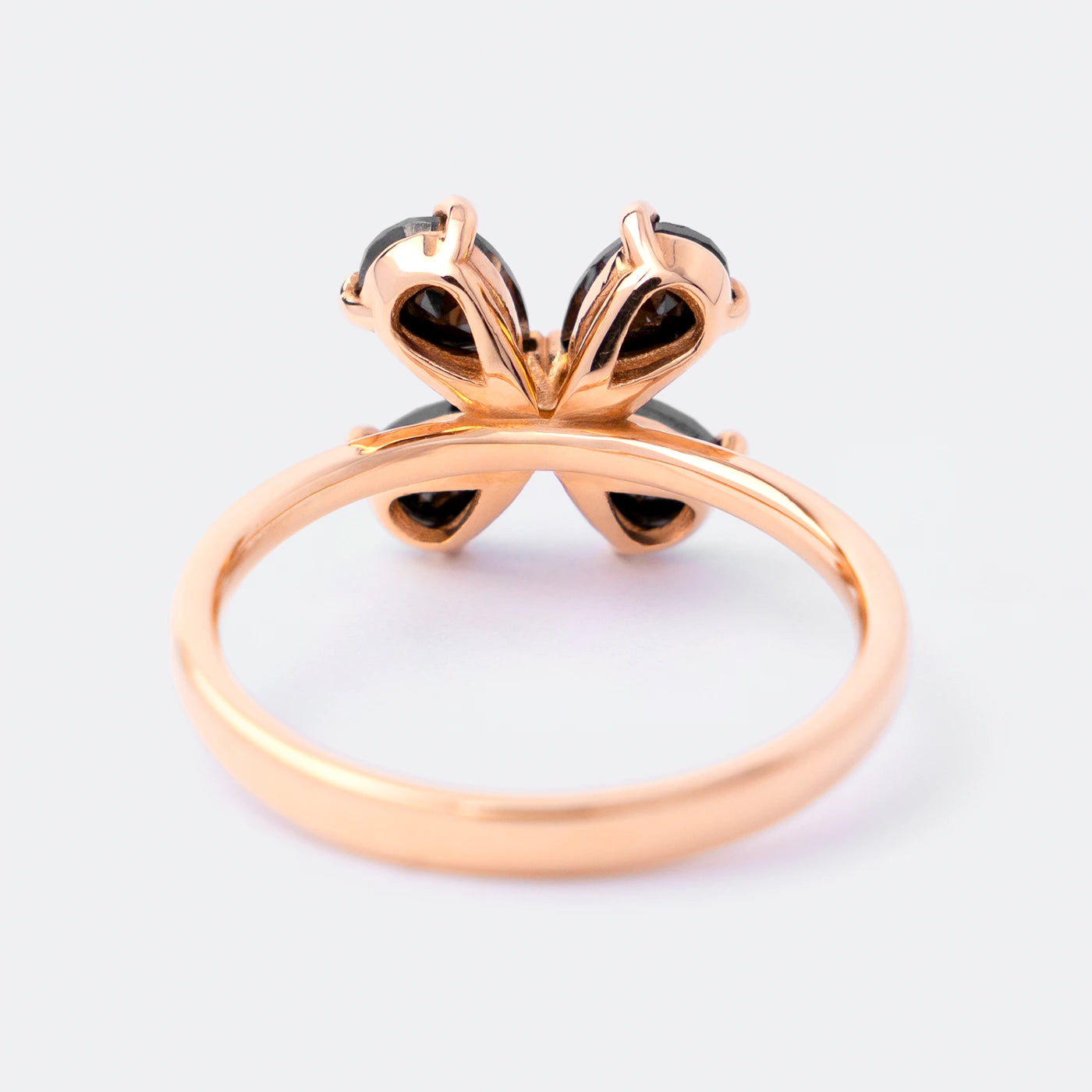 Ring Forever Blossom aus 750er Roségold mit vier schwarzen tropfenförmigen Diamanten 1,2 ct - Rückansicht 180°