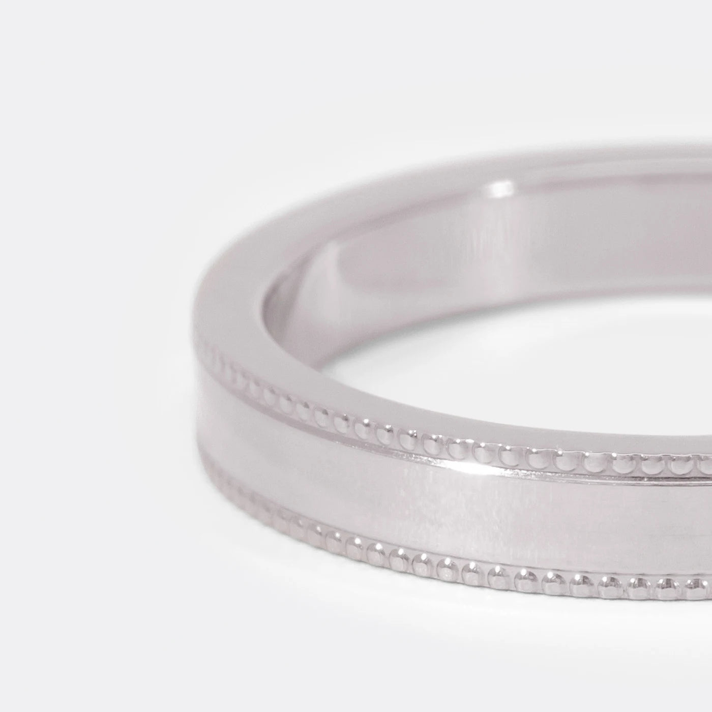 Closeup Ansicht Damenring aus Platin im Vintage Design