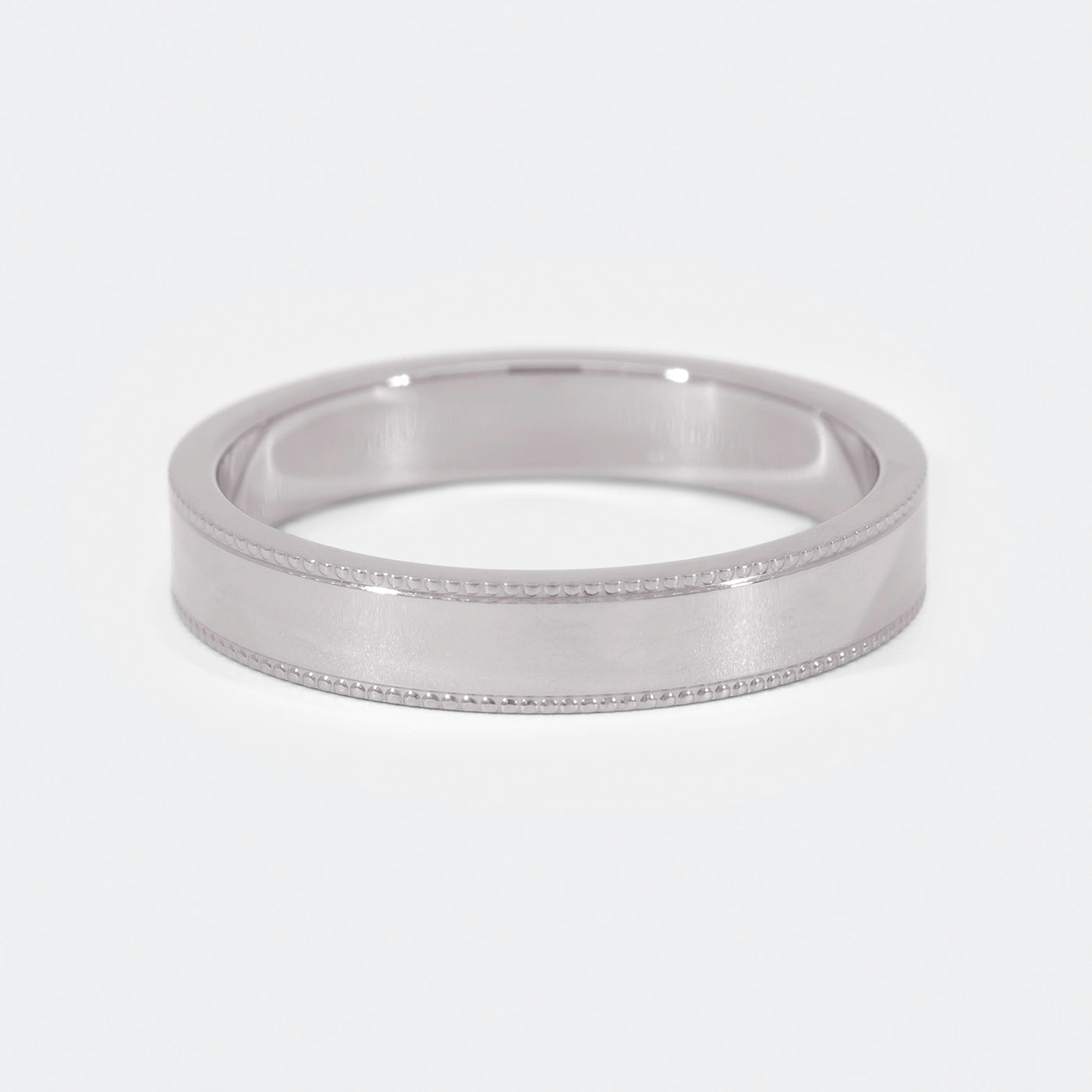 Front Ansicht Herrennring aus Platin im Vintage Design