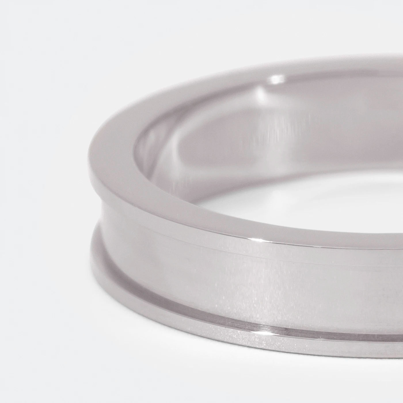 Close UP Ehering Canyon 4mm x 1,7mm in Platin