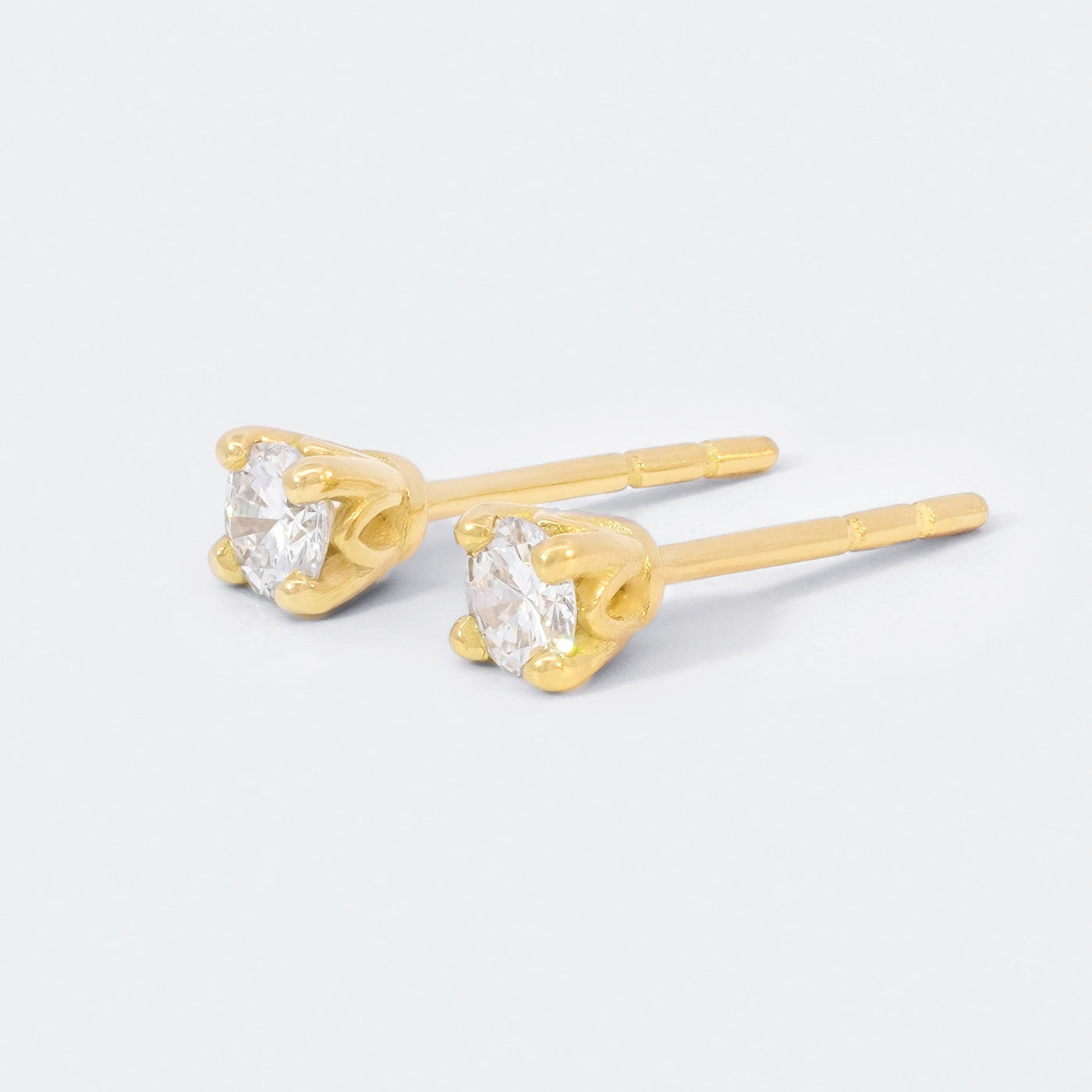 Ohrstecker Petite Fleur je 0.15ct Brillant Gelbgold Frontansicht 45Grad links gedreht