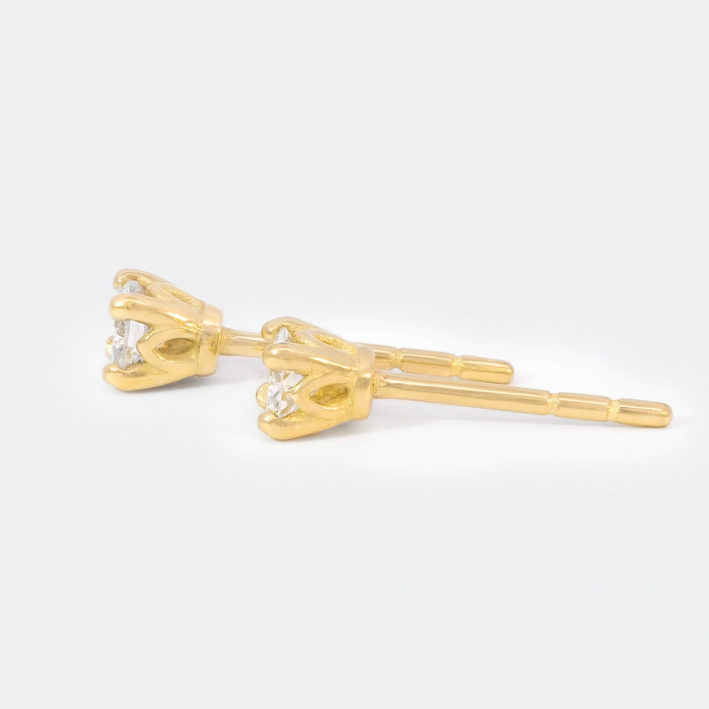 Ohrstecker Petite Fleur je 0.15ct Brillant Gelbgold Frontansicht 90Grad links gedreht