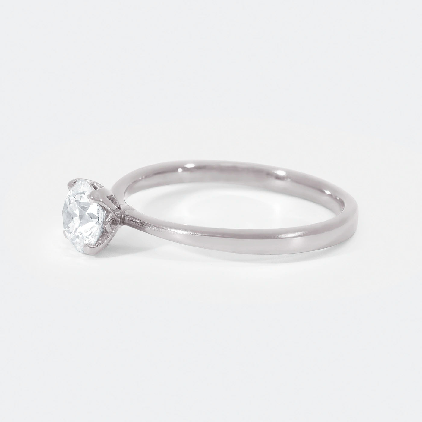 Ring Petite Fleur Solitair Platin 0.75ct Brillant Frontansicht 75Grad links gedreht
