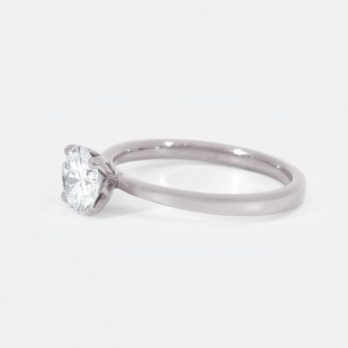 Ring Petite Fleur Solitair 1.00ct Platin Frontansicht 75Grad links gedreht
