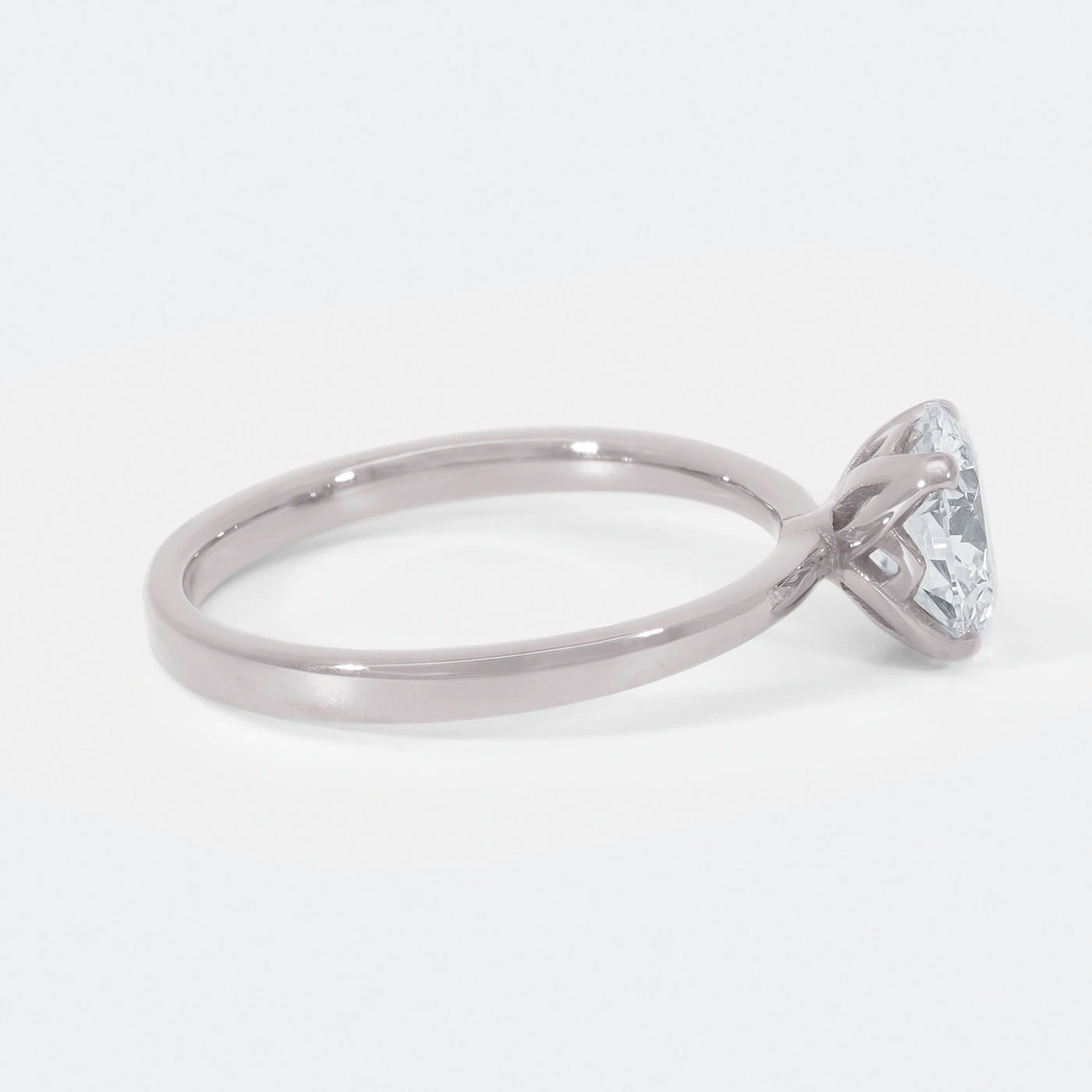 Ring Petite Fleur Solitair Platin 1.50ct Brillant Frontansicht 90Grad rechts gedreht