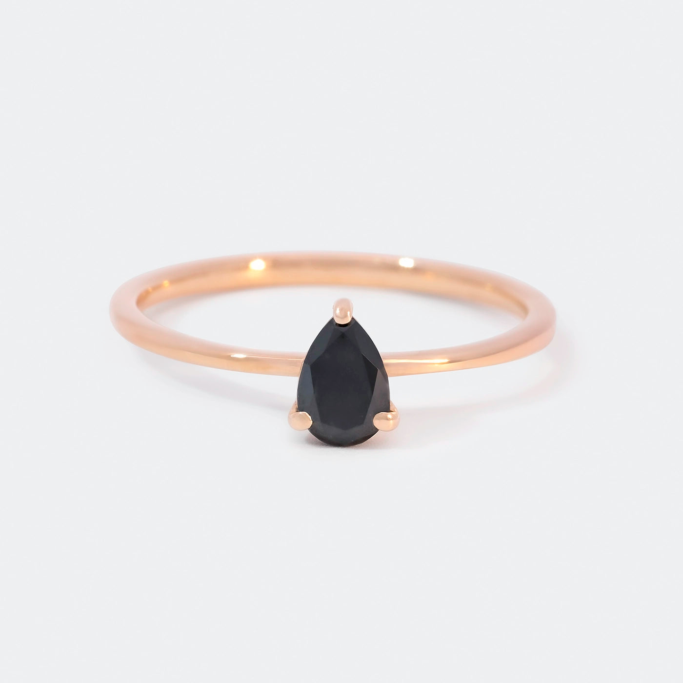 Ring Blossom ein schwarzer Diamant 0.3ct Rosegold Frontansicht