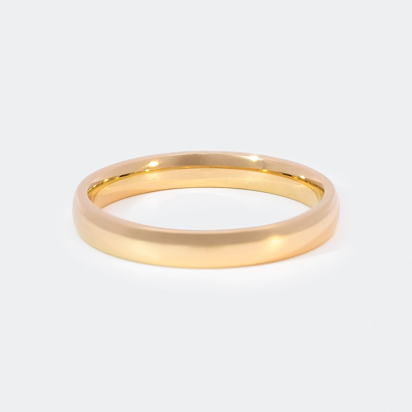 Ring Classic Line Gelbgold in klassischem Stil 3x1.7mm Frontansicht hinten scharf