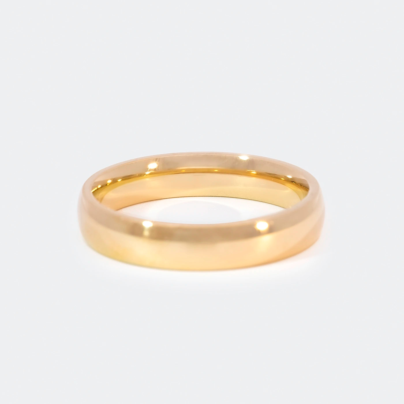 Ring Classic Line Gelbgold in klassischem Stil 4x1.8mm Frontansicht hinten scharf