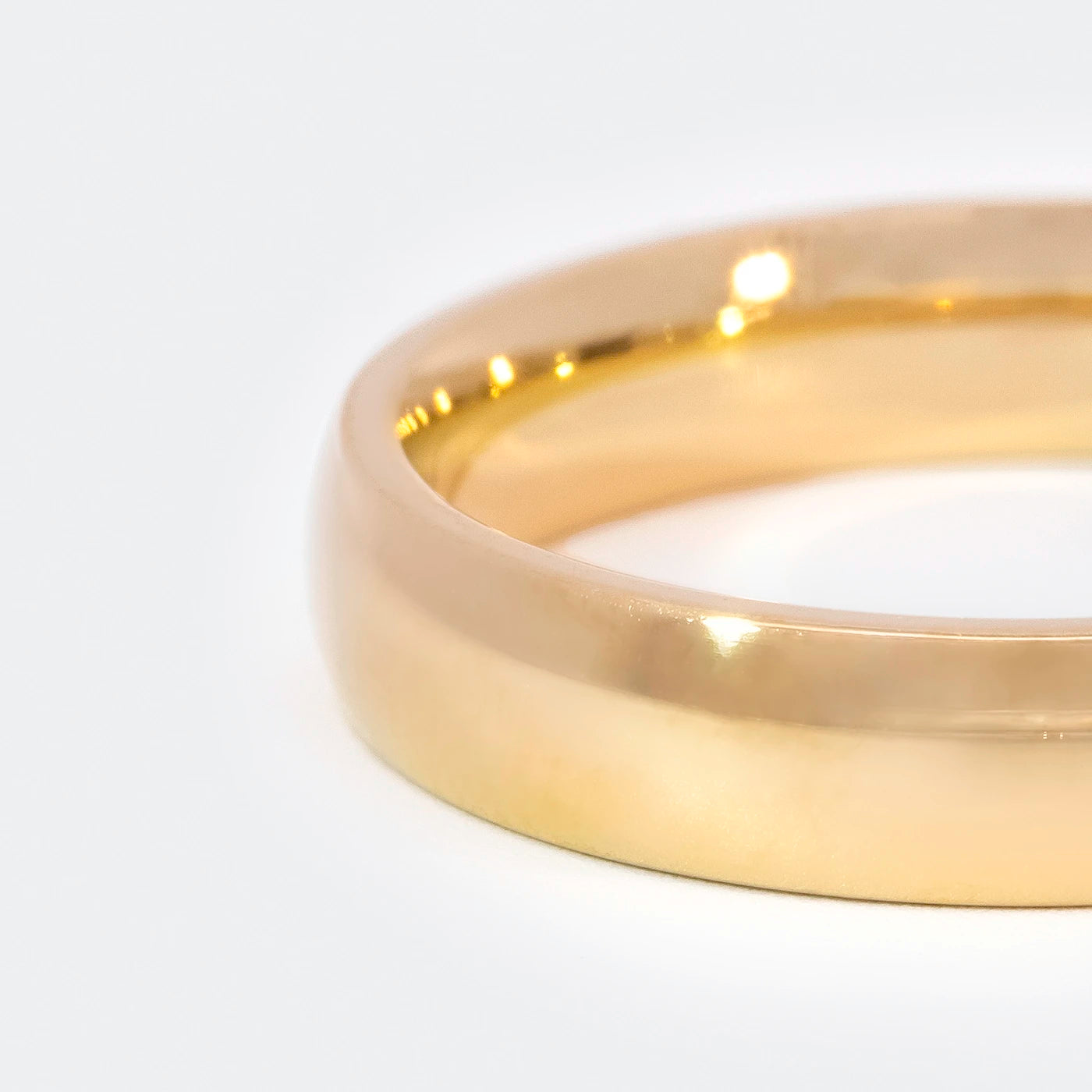 Ring Classic Line Gelbgold in klassischem Stil 4x1.8mm Frontansicht Closeup