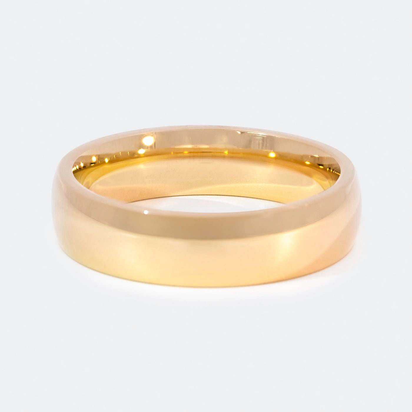 Ring Classic Line Gelbgold in klassischem Stil 6x2.4mm Frontansicht hinten scharf