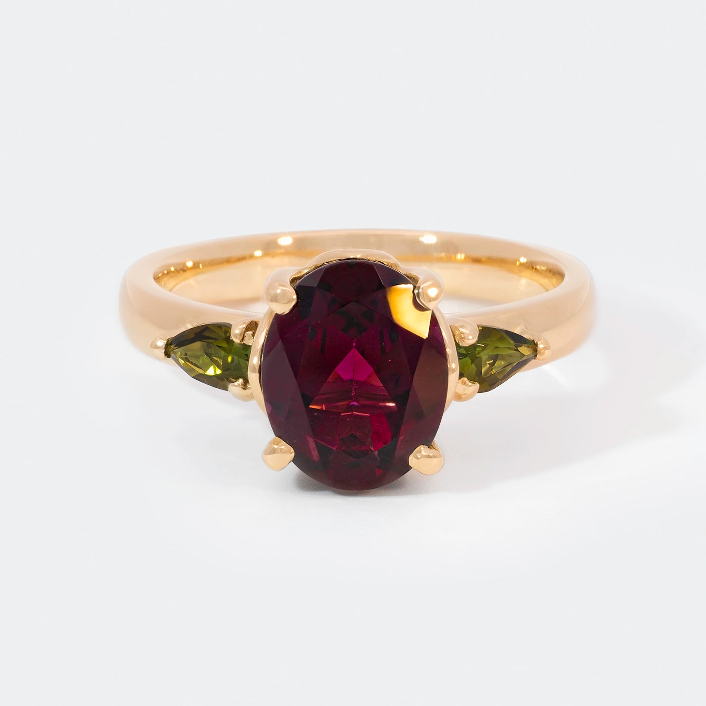 Ring Fleur Unikat roter Granat und zwei gruene Turmaline Gelbgold im floralem Design Frontansicht
