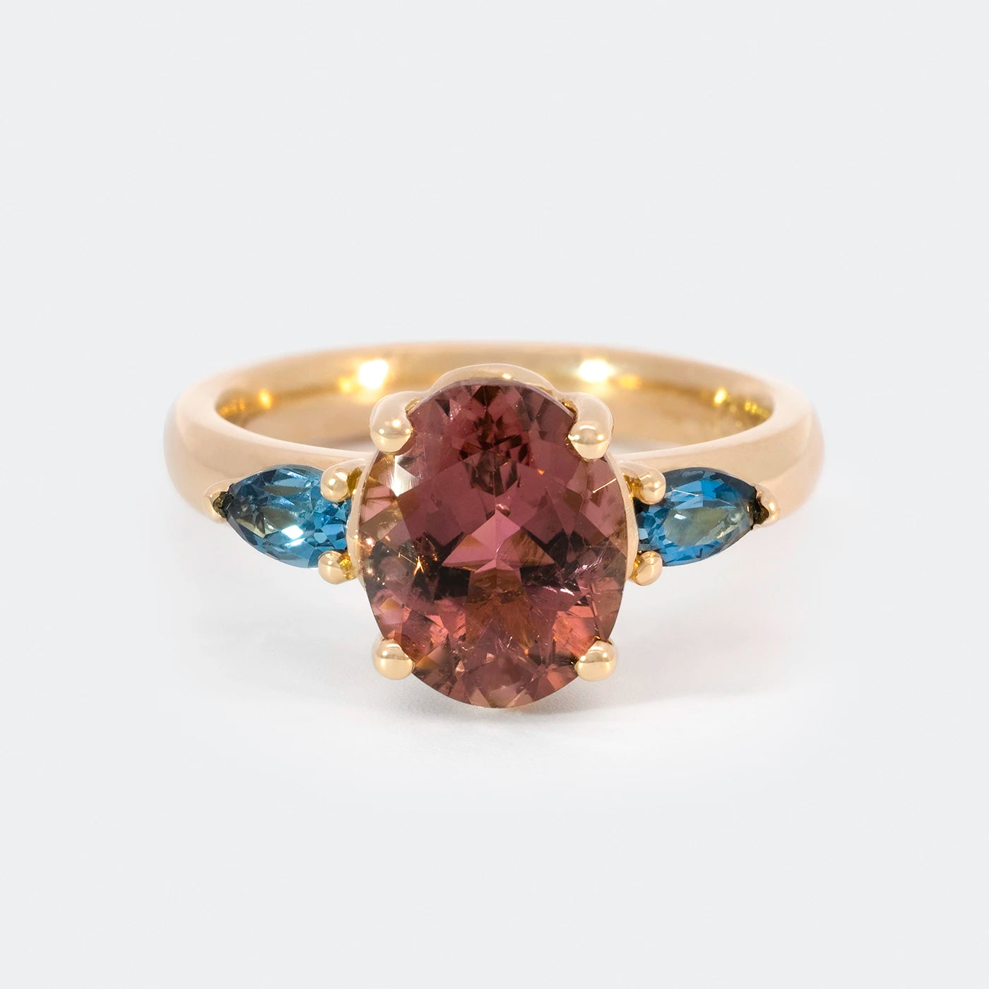 Ring Fleur Unikat roter Turmalin und zwei blaue Topas im floralem Design Frontansicht