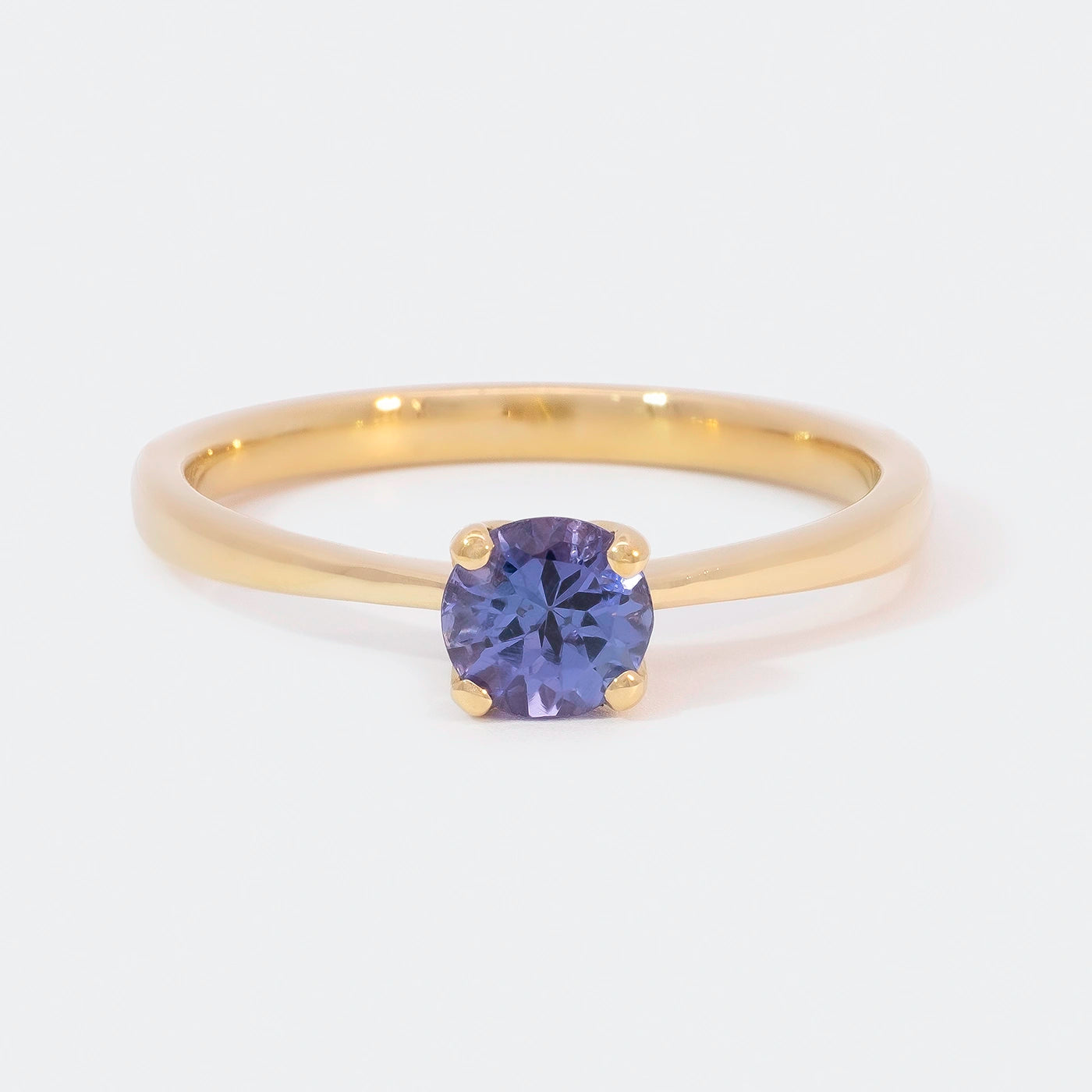 Ring Mermaid 750er Gelbgold ein blauer Tansanit Frontansicht