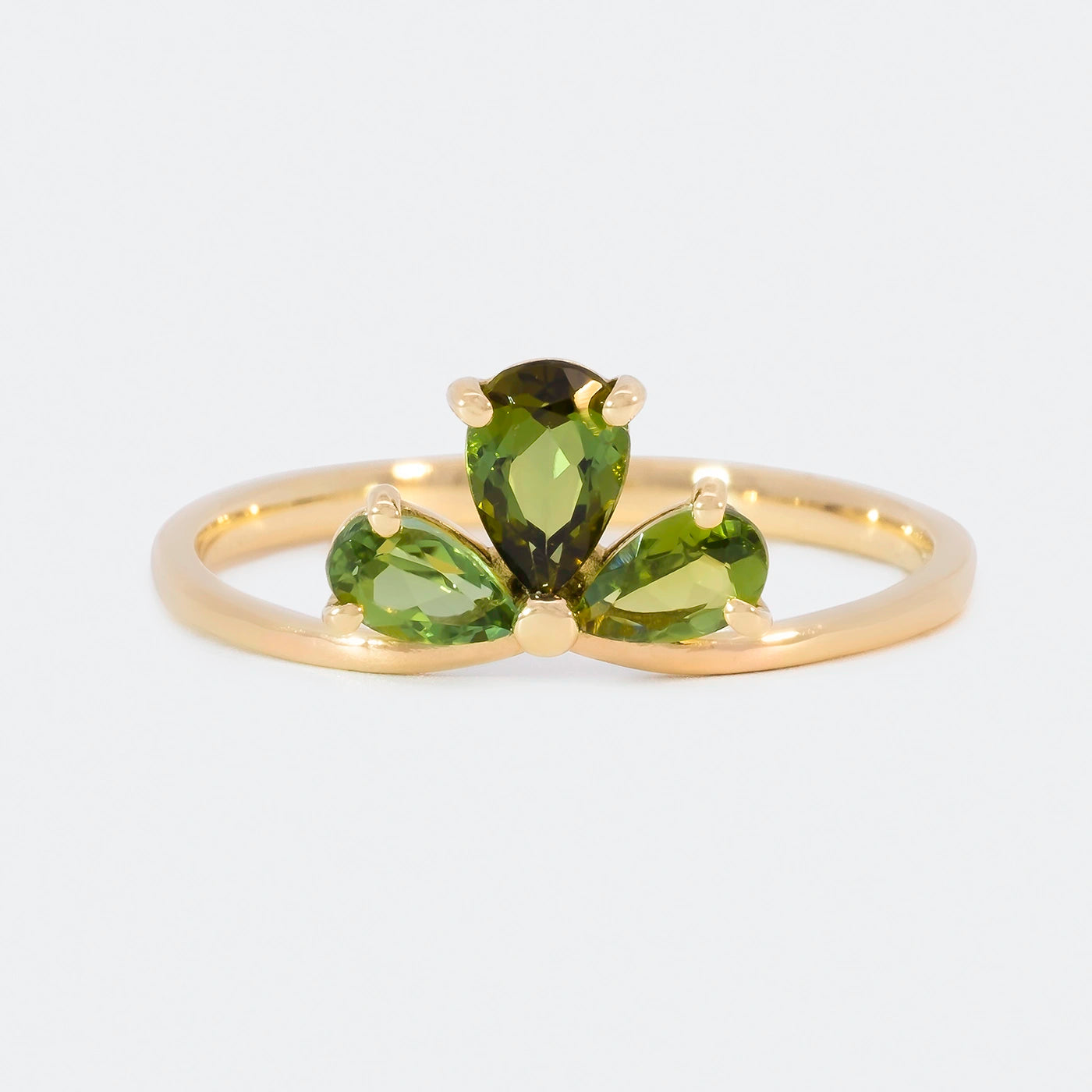 Ring Trinity Blossom 750er Gelbgold 3 gruene Turmaline florale Fassung Frontansicht