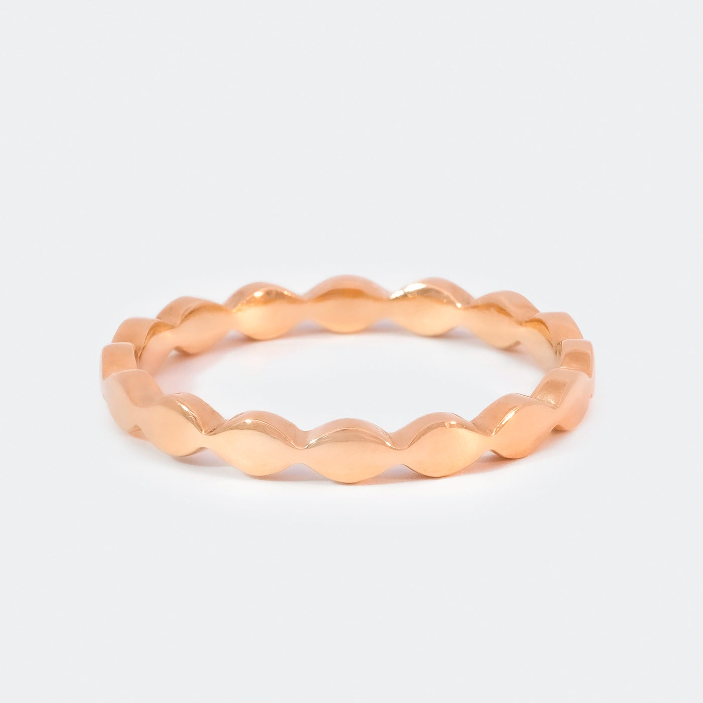 Ring Wave Rosegold die Ringschiene ist geschwungen wie Wellen Frontansicht