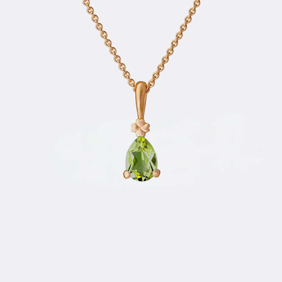 Kette mit Anhänger Blossom aus 925er Sterlingsilber vergoldet mit grünem Peridot im Tropfenschliff 7x5 mm - Frontansicht