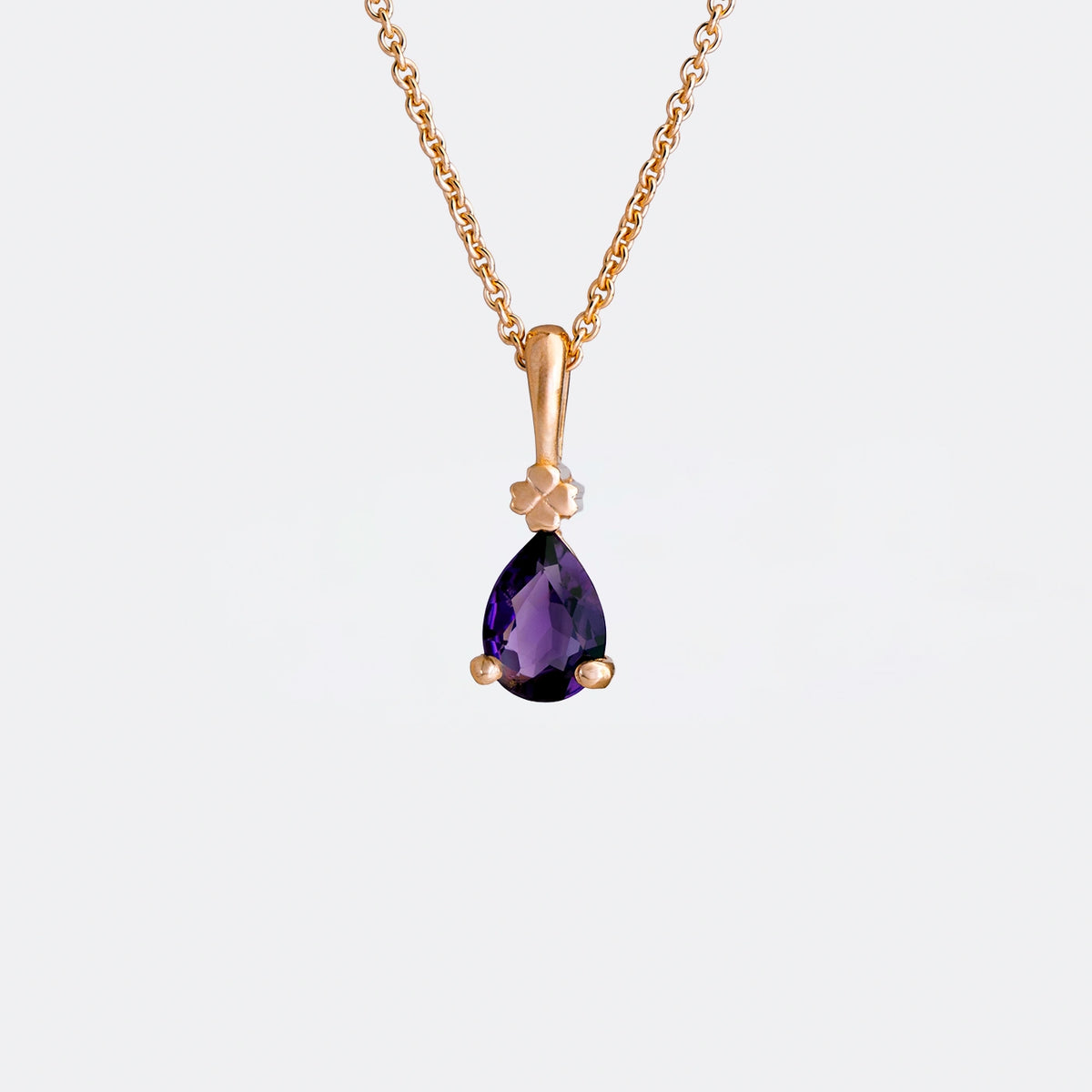Kette mit Anhänger Blossom aus 925er Sterlingsilber vergoldet mit lila Amethyst im Tropfenschliff 7x5 mm - Frontansicht