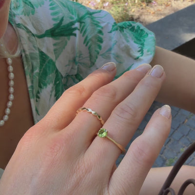Ring Wave und Ring Mermaid grüner Peridot aus 925er Sterlingsilber vergoldet - Video, am Finger getragen