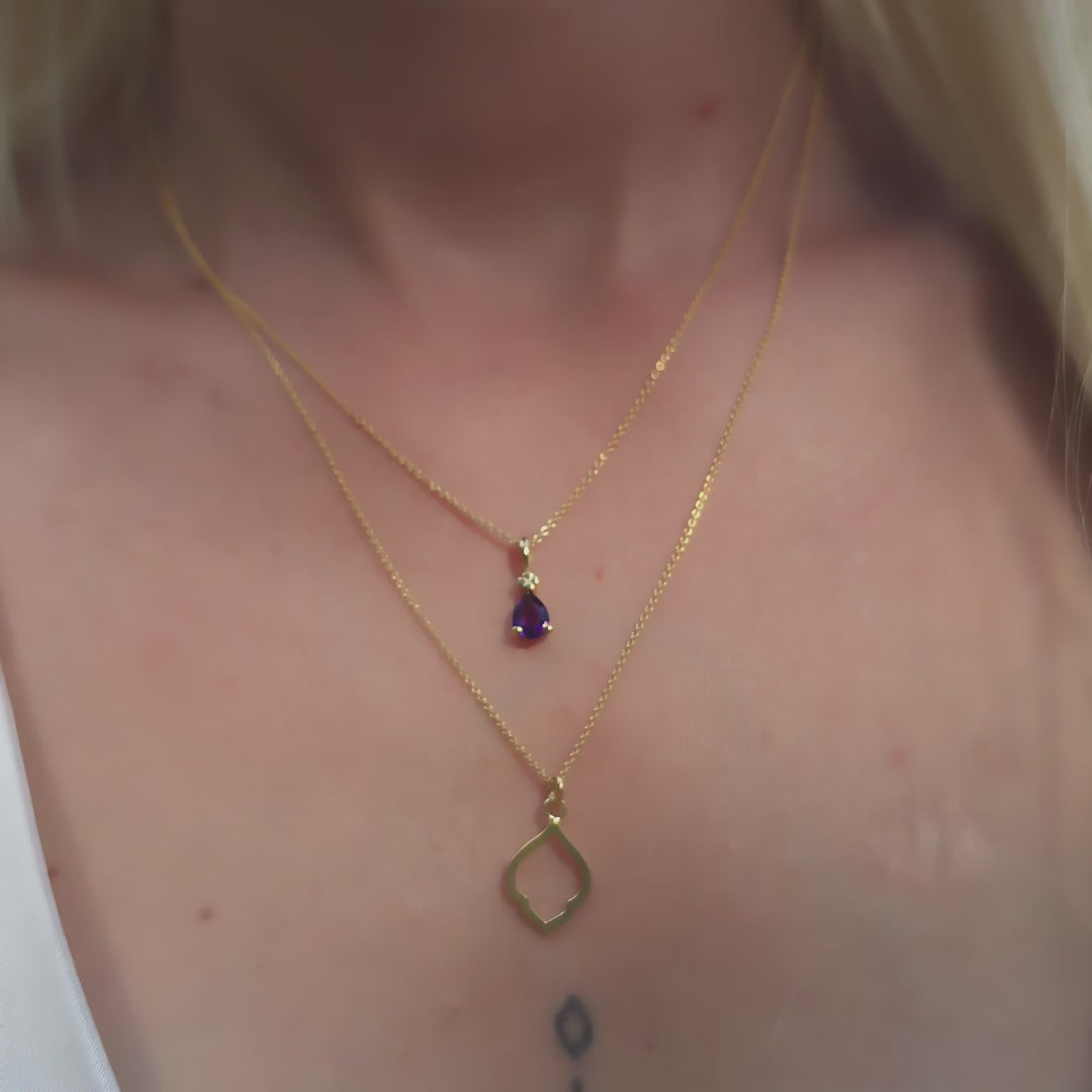 Kette mit Anhänger Blossom mit lila Amethyst und Kette mit Anhänger Leaf klein aus 925er Sterlingsilber vergoldet - Video am Hals getragen