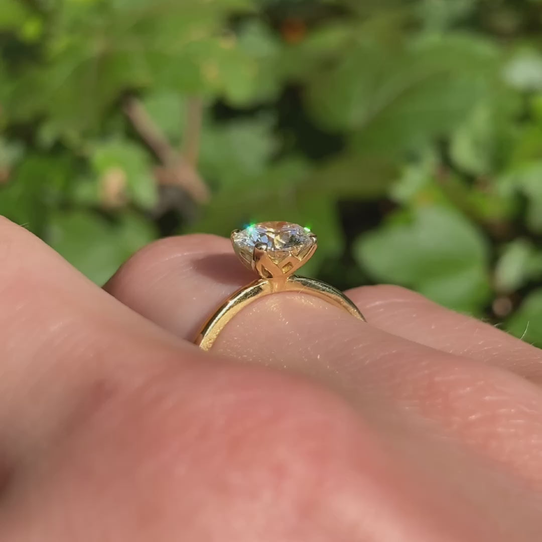 Video Gelbgold Ring Fleur Solitair 1.5ct Diamant close Up 
