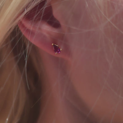 Ohrstecker Blossom groß roter Granat aus 925er Sterlingsilber vergoldet - Video, am Ohr getragen