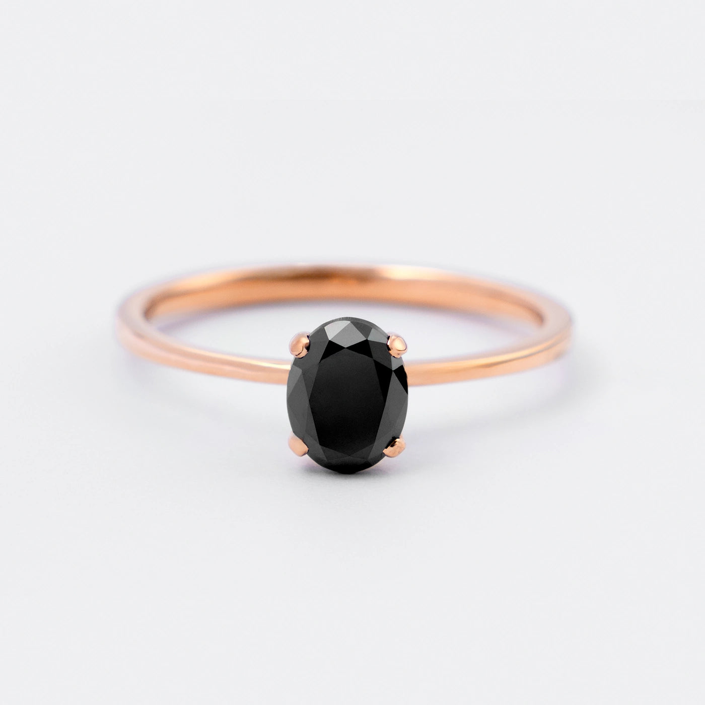 Solitärring Blossom aus 750er Roségold mit schwarzem ovalem Diamant 0,9 ct - Frontansicht
